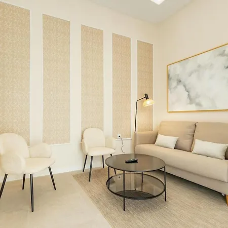 Rodrigo De Triana Deluxe Apartment